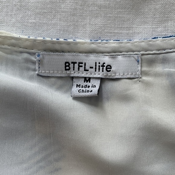 BTFL-life tropical leaf print , blue and white cropped, smoked waist top, size M - Picture 12 of 16
